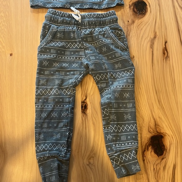 Mebie Baby alpine print outfit - Picture 3 of 5